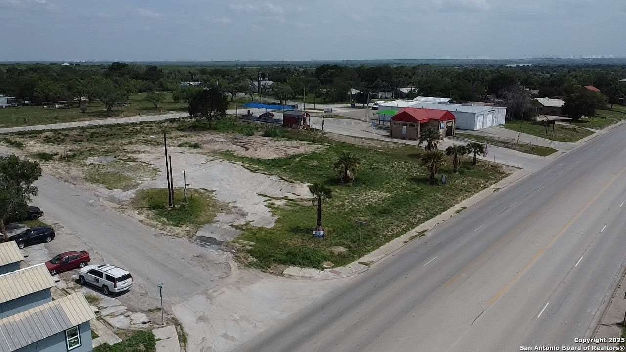 1.16 Acres of Commercial Land for Sale in Three Rivers, Texas