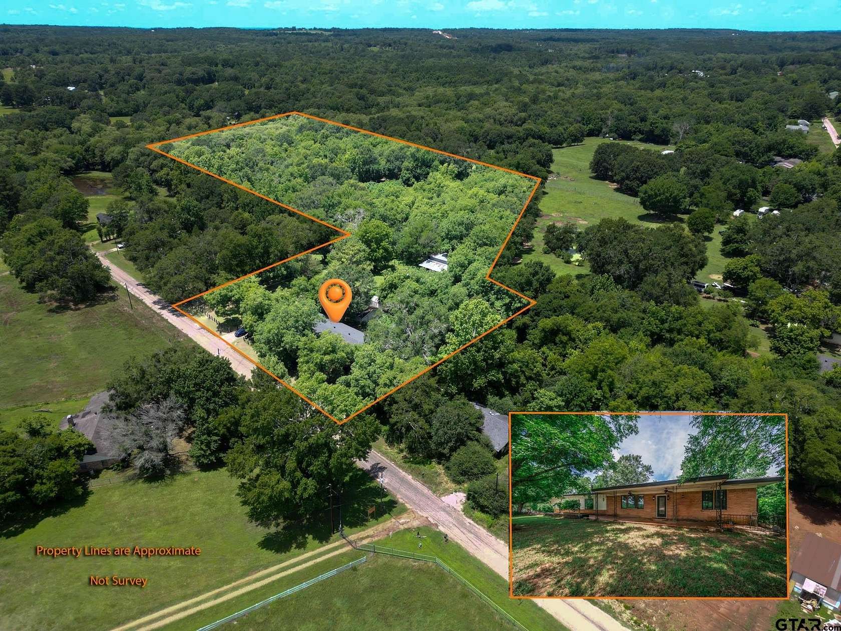 11.2 Acres of Land with Home for Sale in Jacksonville, Texas