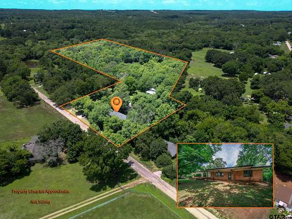 11.2 Acres of Land with Home for Sale in Jacksonville, Texas