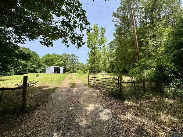 28 Acres of Land with Home for Sale in Marshall, Texas