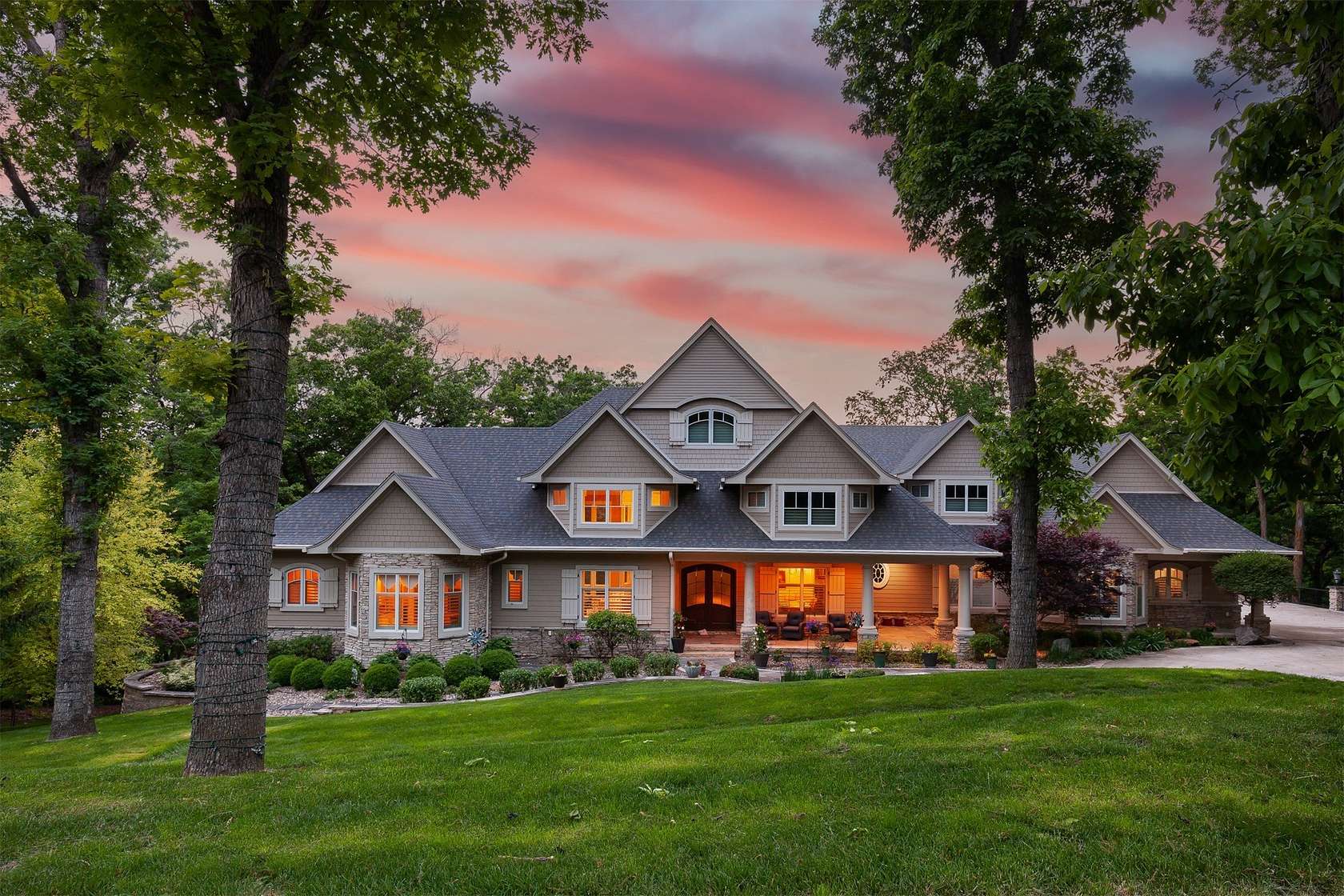 3.16 Acres of Residential Land with Home for Sale in Urbandale, Iowa