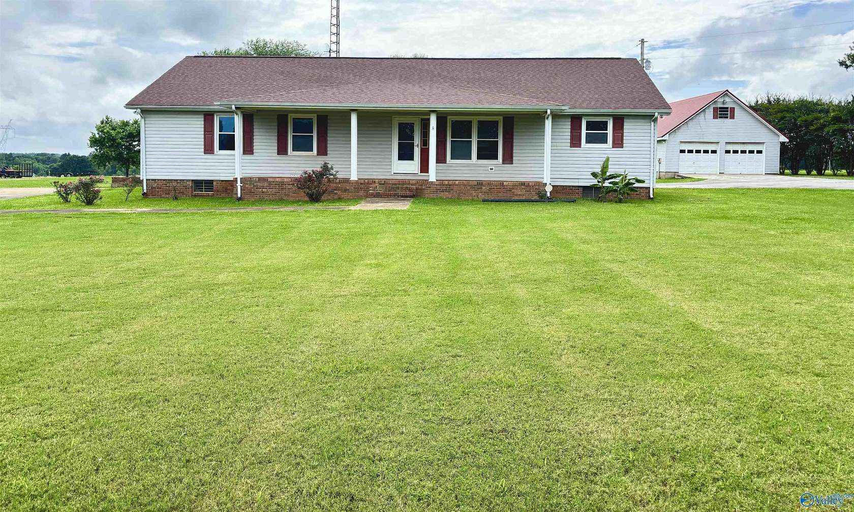 2.62 Acres of Residential Land with Home for Sale in Ardmore, Alabama