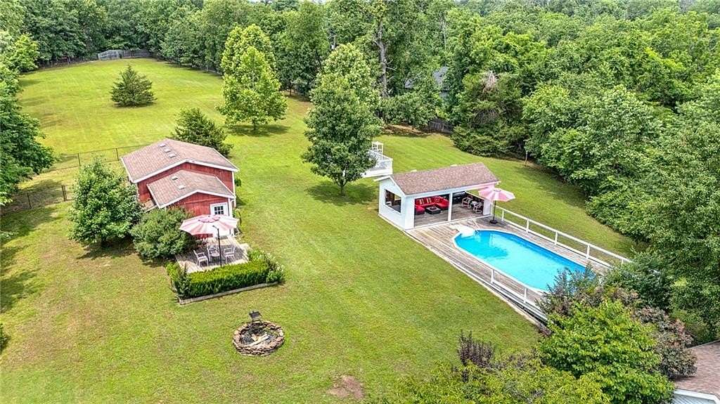 5.46 Acres of Land with Home for Sale in Bella Vista, Arkansas
