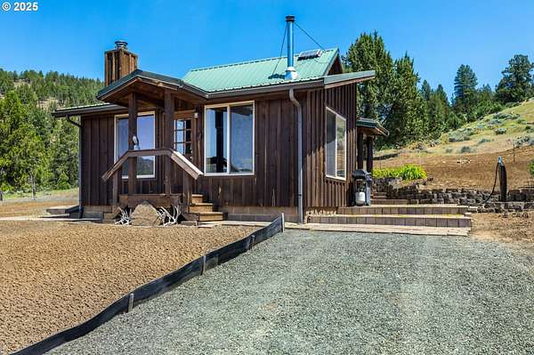 377 Acres of Land with Home for Sale in Mount Vernon, Oregon