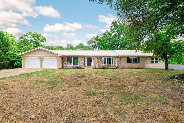 2.79 Acres of Residential Land with Home for Sale in Tunnel Hill, Georgia