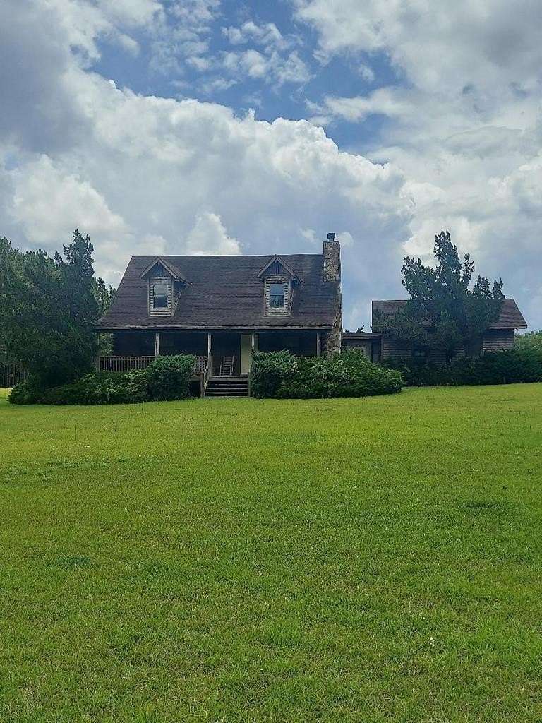 2.6 Acres of Land with Home for Sale in Cairo, Georgia