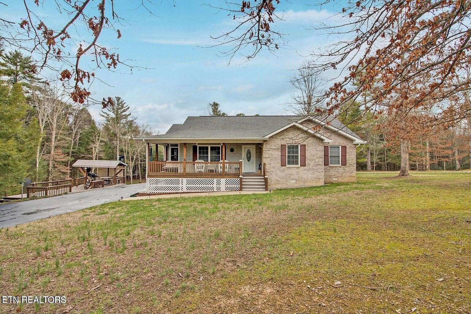 2.47 Acres of Residential Land with Home for Sale in Jamestown, Tennessee