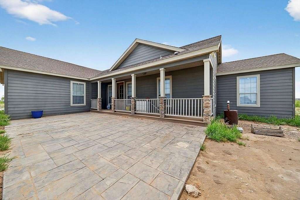 10 Acres of Residential Land with Home for Sale in Stanton, Texas