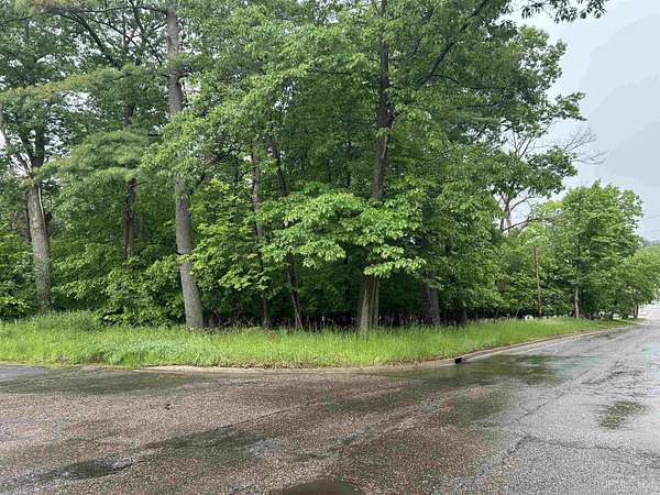4 Acres of Residential Land for Sale in Iron Mountain, Michigan