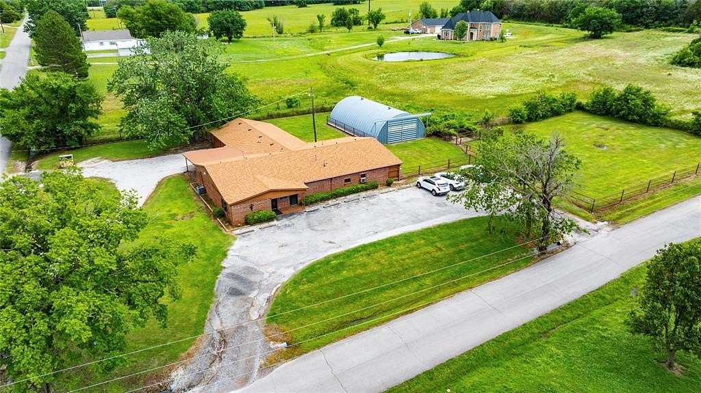 4 Acres of Improved Commercial Land for Sale in Henryetta, Oklahoma