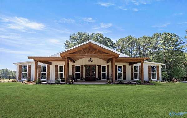 17 Acres of Recreational Land with Home for Sale in Boaz, Alabama