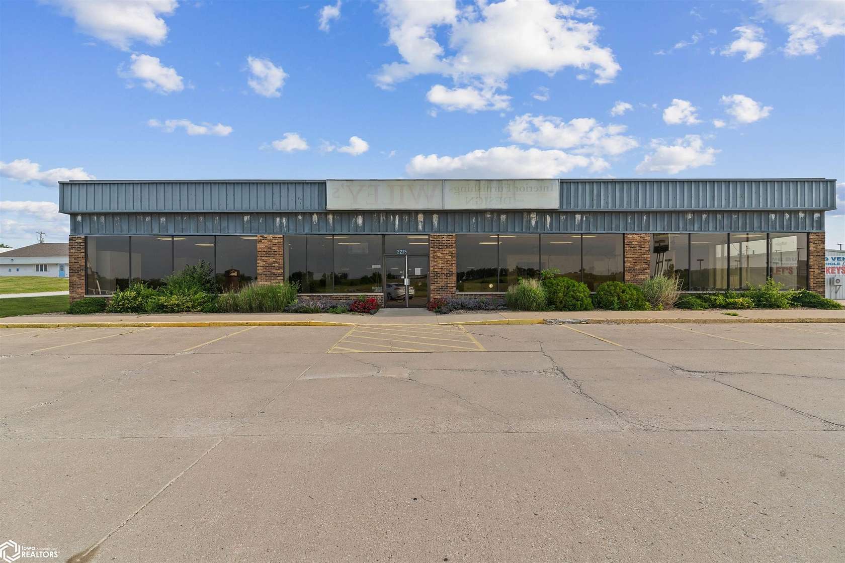 2 Acres of Improved Commercial Land for Sale in Mount Pleasant, Iowa