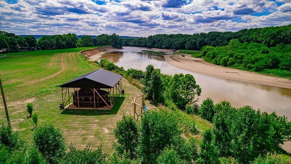 17.3 Acres of Mixed-Use Land for Sale in Chillicothe, Ohio