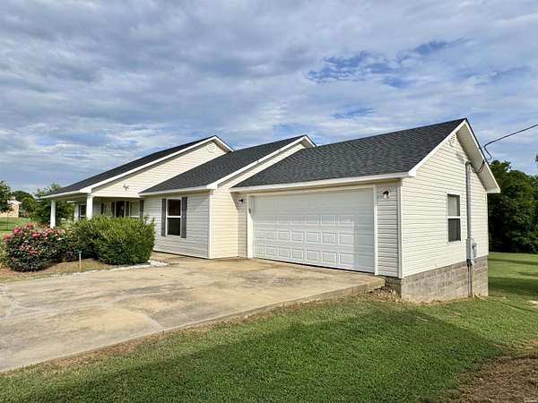 3 Acres of Residential Land with Home for Sale in Bismarck, Arkansas