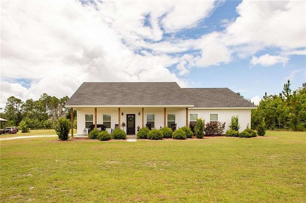 2 Acres of Residential Land with Home for Sale in Hoboken, Georgia