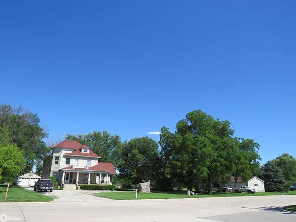 6 Acres of Residential Land with Home for Sale in Pocahontas, Iowa