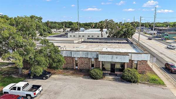 1.58 Acres of Improved Mixed-Use Land for Sale in Leesburg, Florida