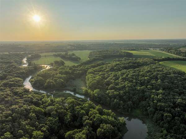 400 Acres of Land for Sale in Redfield, Iowa