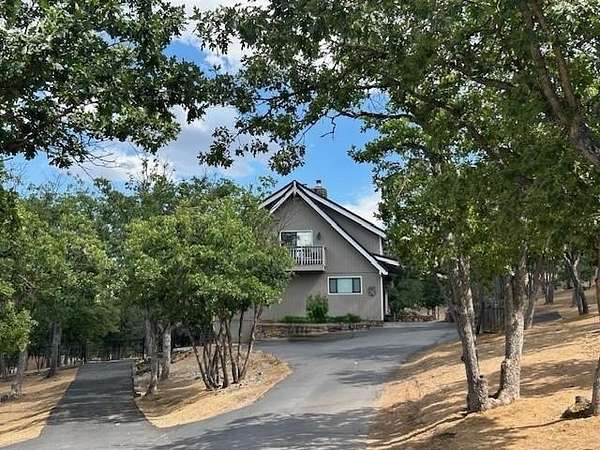 3.2 Acres of Residential Land with Home for Sale in Yreka, California