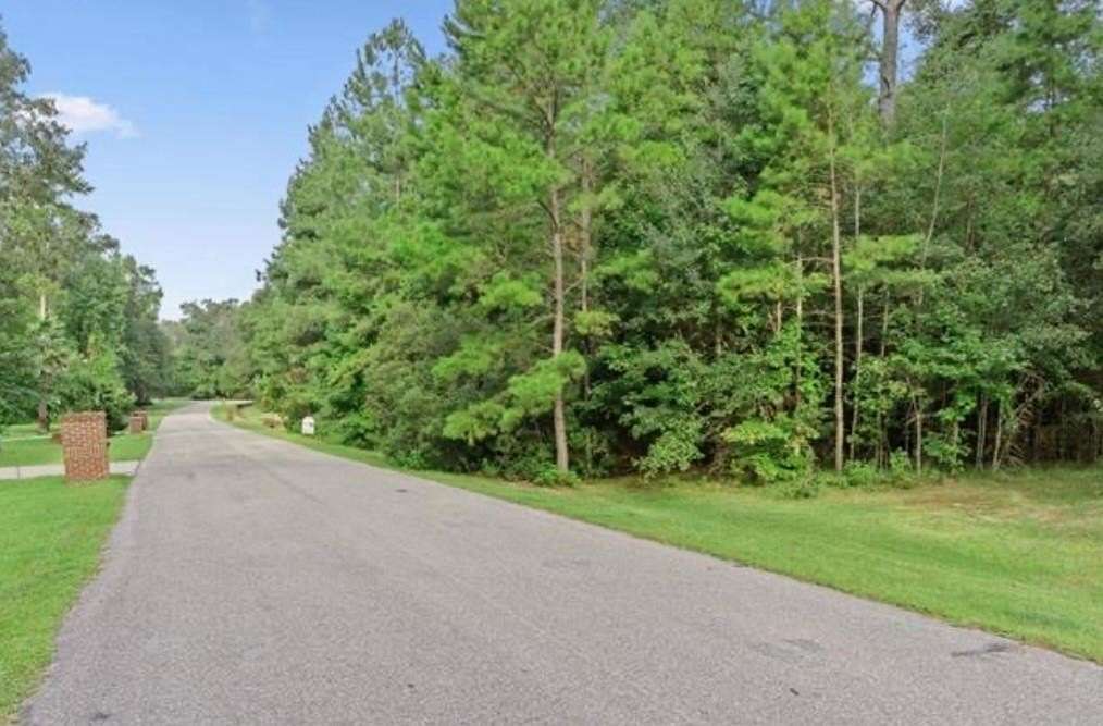 2 Acres of Residential Land for Sale in Tallahassee, Florida