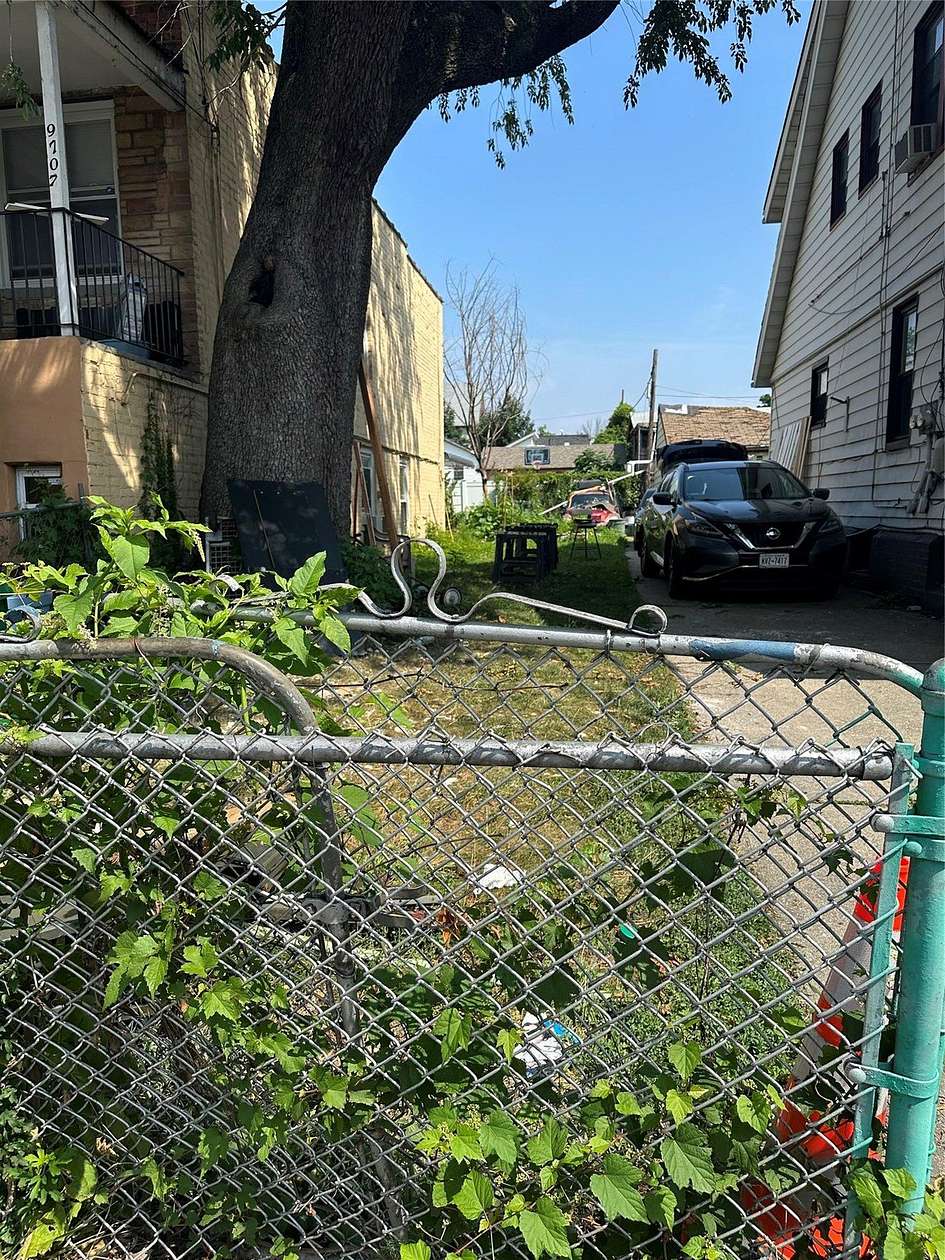 0.05 Acres of Residential Land for Sale in East Elmhurst, New York