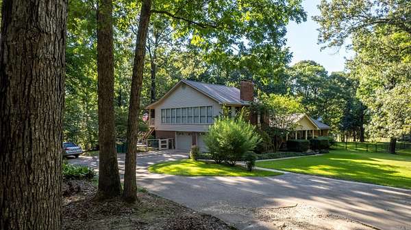 1.72 Acres of Residential Land with Home for Sale in Texarkana, Texas