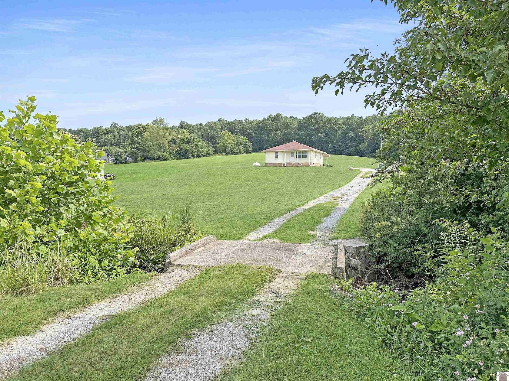 4.64 Acres of Residential Land with Home for Sale in Princeton, Kentucky