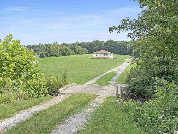 4.64 Acres of Residential Land with Home for Sale in Princeton, Kentucky