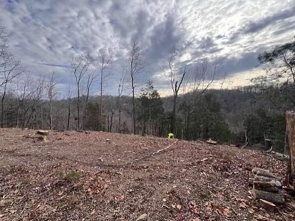 1.12 Acres of Residential Land for Sale in Russell Springs, Kentucky