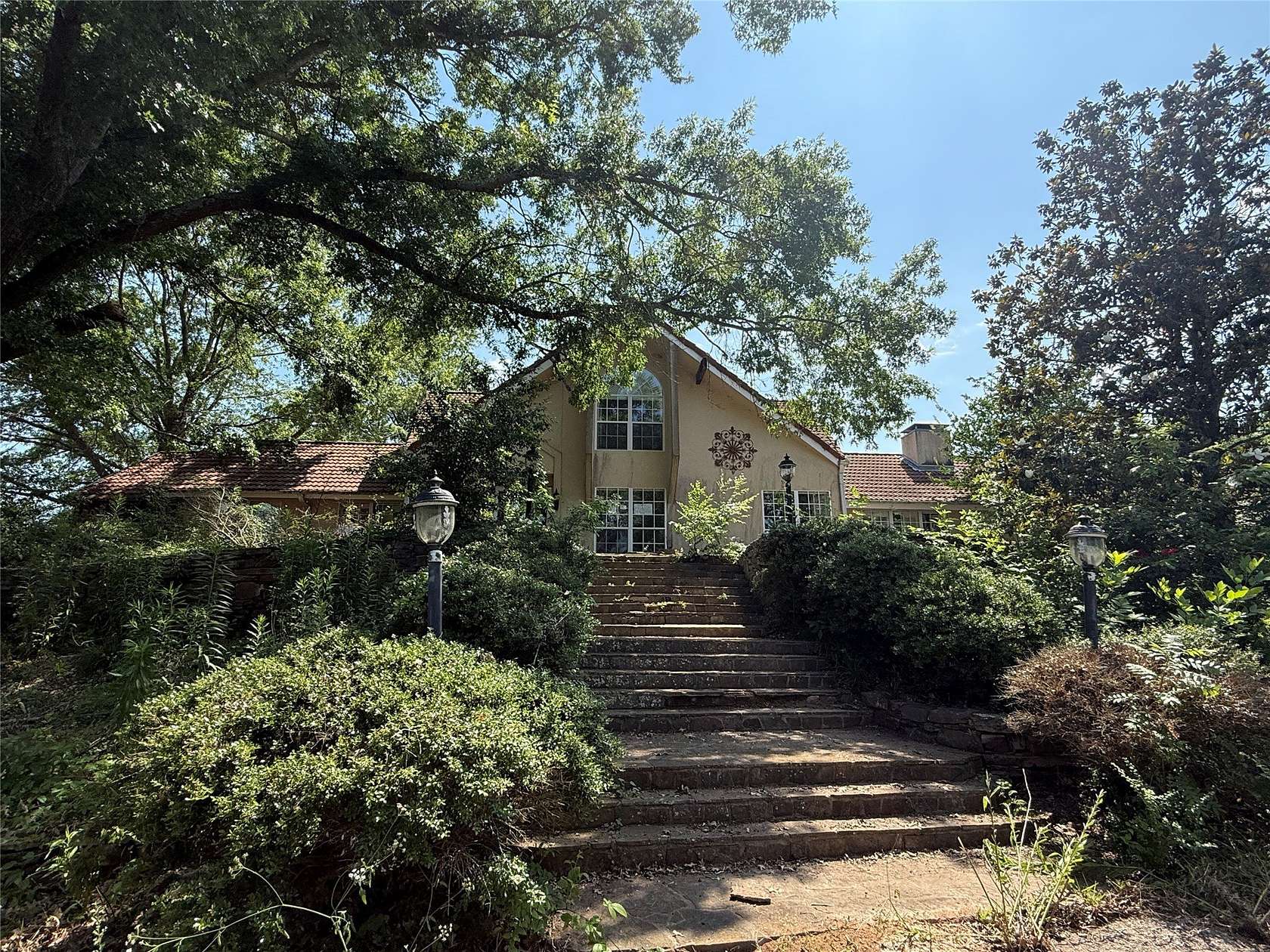 15 Acres of Land with Home for Sale in Mineola, Texas