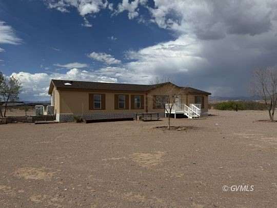 1.72 Acres of Residential Land with Home for Sale in Duncan, Arizona
