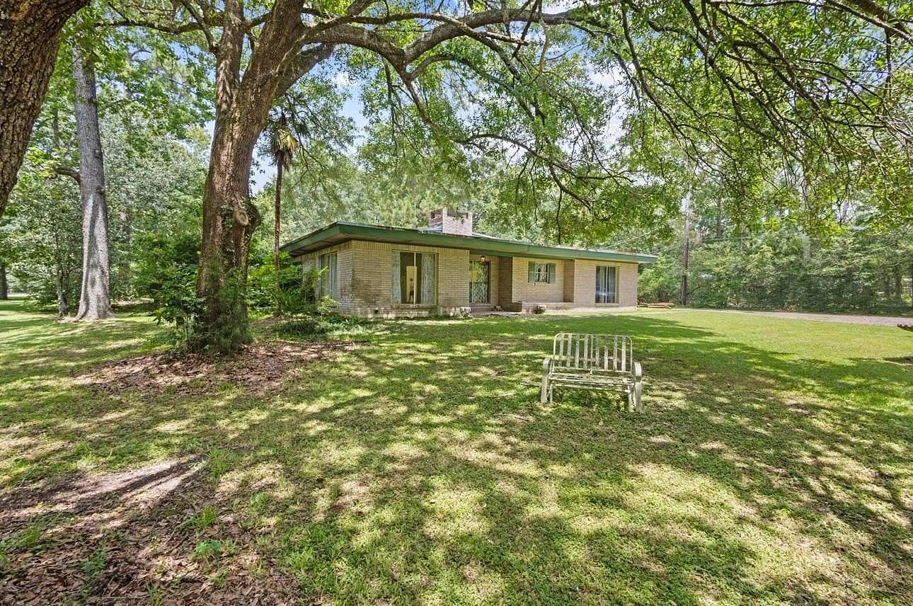 1.5 Acres of Residential Land with Home for Sale in Little Cypress, Texas