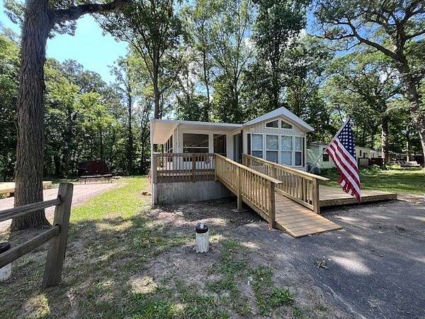 0.11 Acres of Residential Land with Home for Sale in Seneca, Illinois