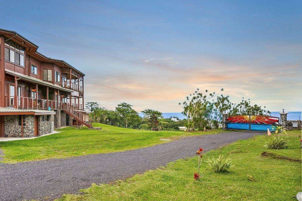 9.63 Acres of Land with Home for Sale in Hilo, Hawaii