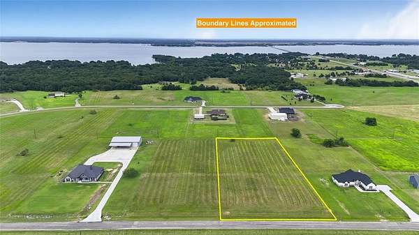 2 Acres of Residential Land for Sale in Corsicana, Texas