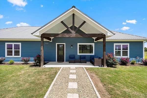 6.28 Acres of Residential Land with Home for Sale in Brashear, Texas