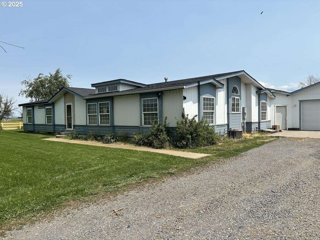 15.3 Acres of Land with Home for Sale in La Grande, Oregon