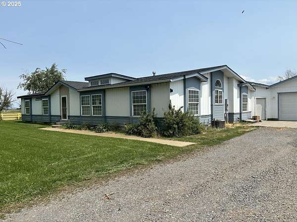 15.3 Acres of Land with Home for Sale in La Grande, Oregon