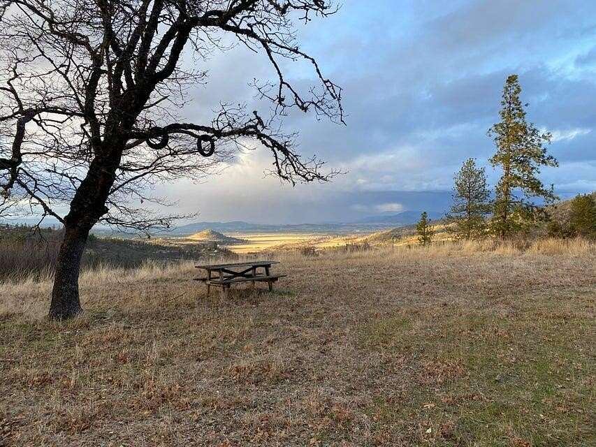 11.9 Acres of Land for Sale in Eagle Point, Oregon