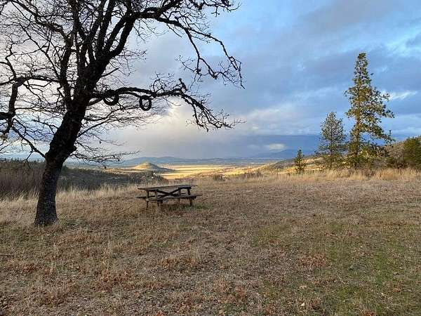 11.9 Acres of Land for Sale in Eagle Point, Oregon