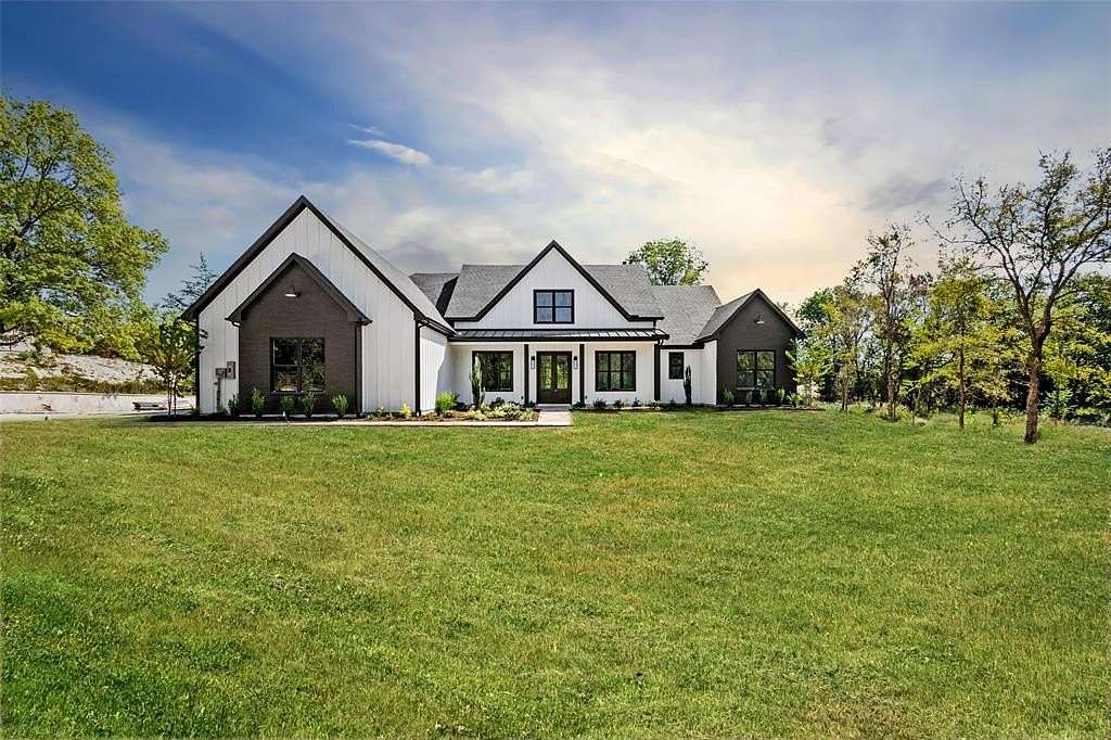 3.3 Acres of Residential Land with Home for Sale in Van Alstyne, Texas