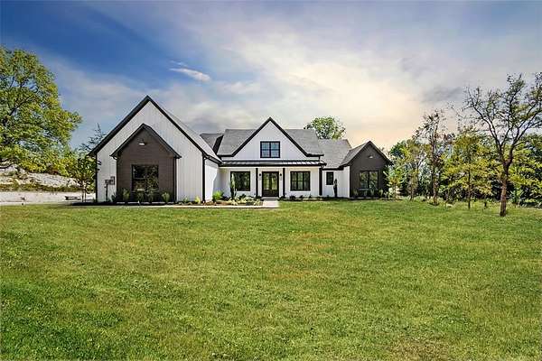 3.3 Acres of Residential Land with Home for Sale in Van Alstyne, Texas