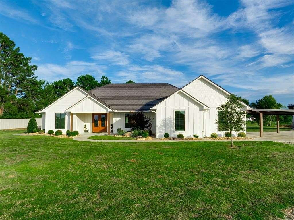 11 Acres of Recreational Land with Home for Sale in Brookston, Texas