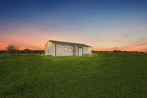 20 Acres of Agricultural Land for Sale in Van Alstyne, Texas