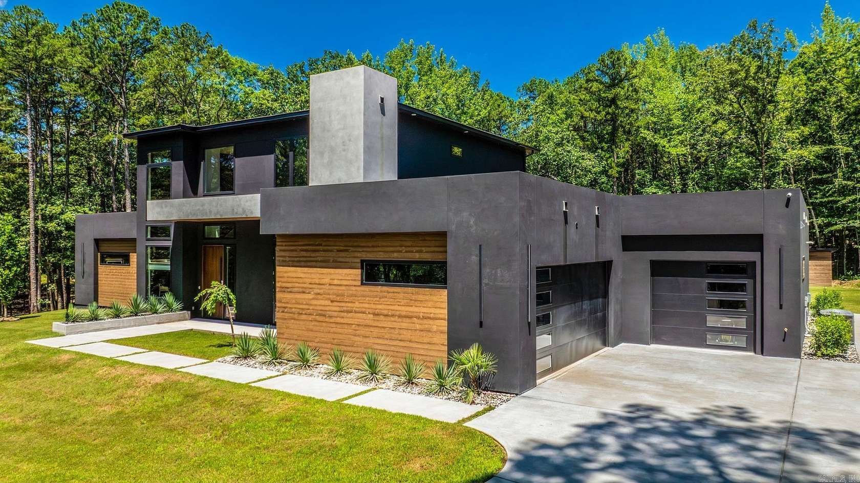 7 Acres of Residential Land with Home for Sale in Little Rock, Arkansas