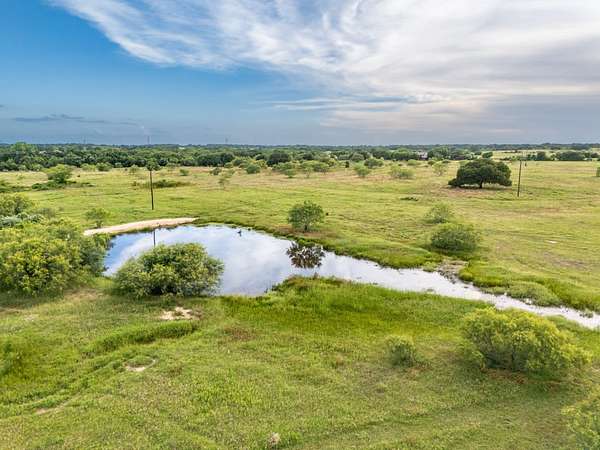 19 Acres of Land for Sale in Alvord, Texas