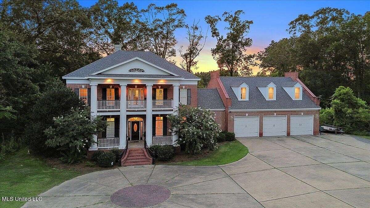 4.75 Acres of Residential Land with Home for Sale in Jackson, Mississippi