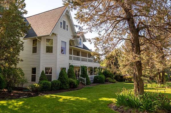 45.6 Acres of Land with Home for Sale in Sisters, Oregon