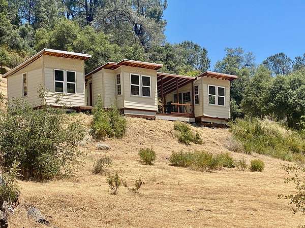 5 Acres of Residential Land for Sale in Mountain Ranch, California
