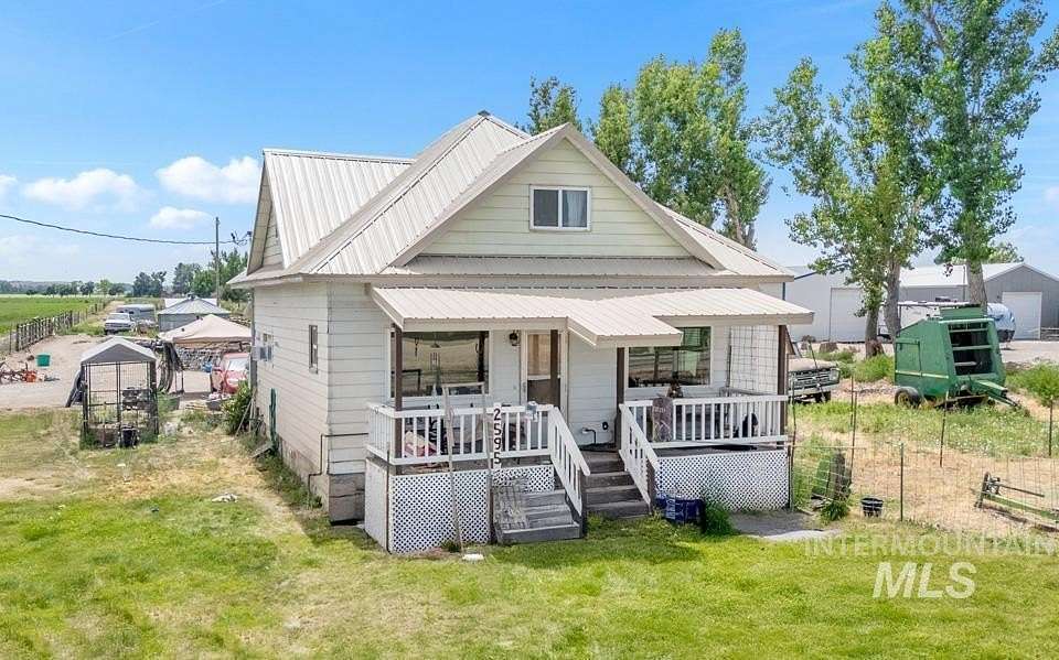 15.3 Acres of Land with Home for Sale in Fruitland, Idaho